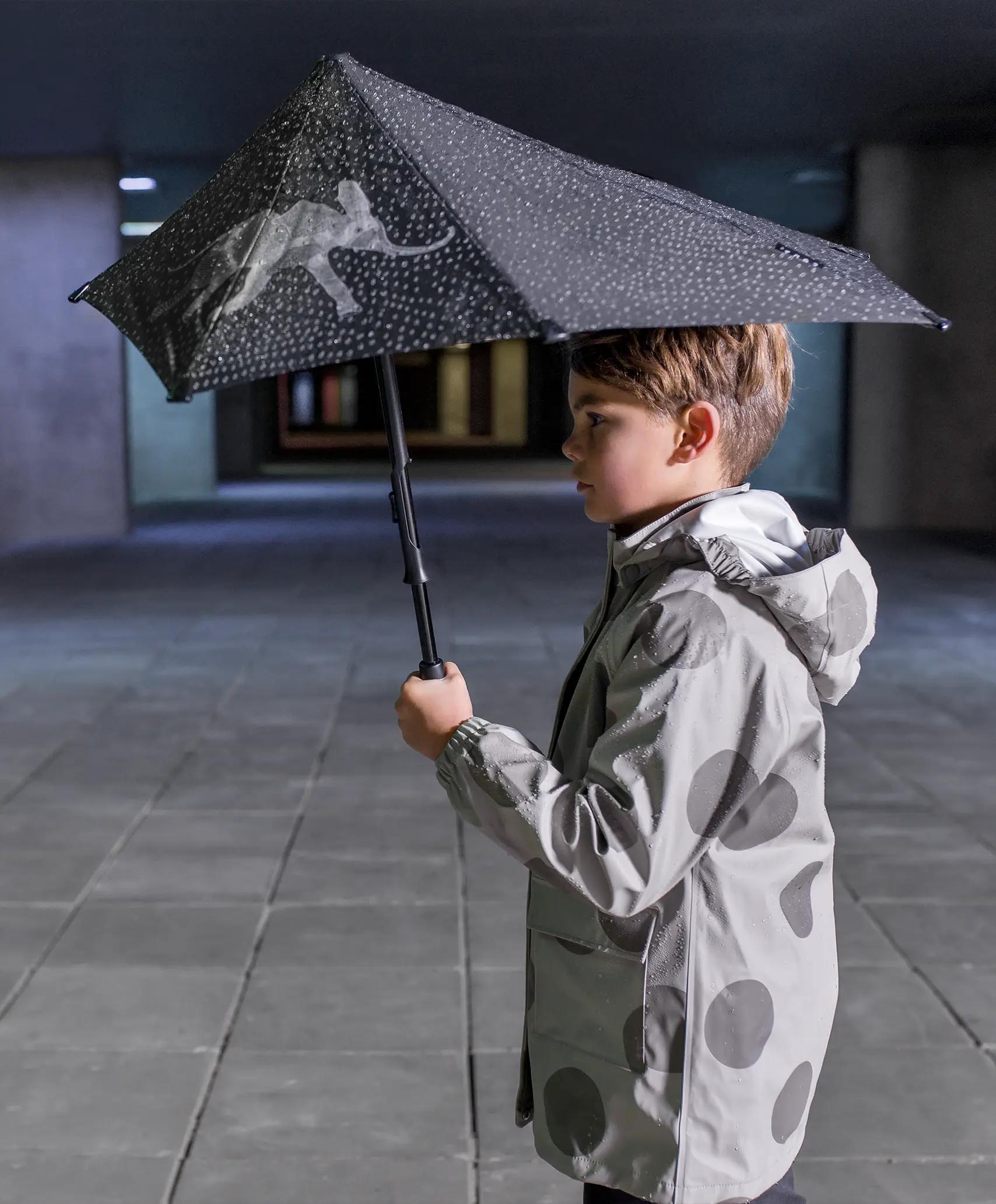 Black Senz° Manual Folding Umbrella 